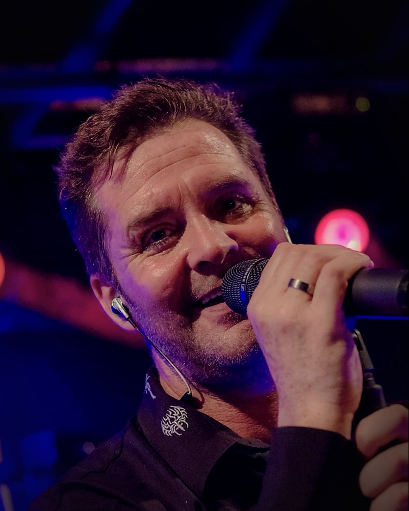 Oliver J. Fischer live auf der Bühne