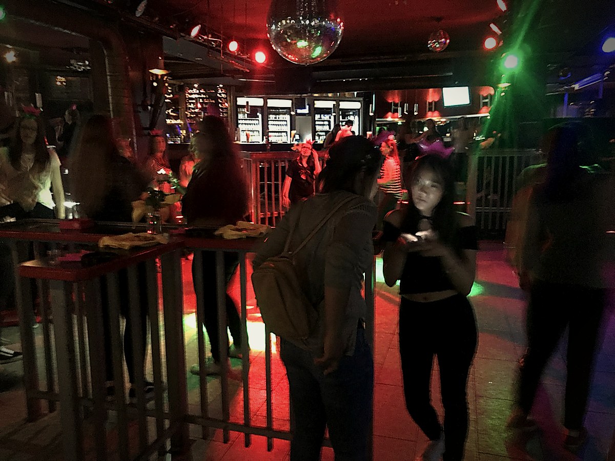 Club-Atmosphäre mit Tanzfläche